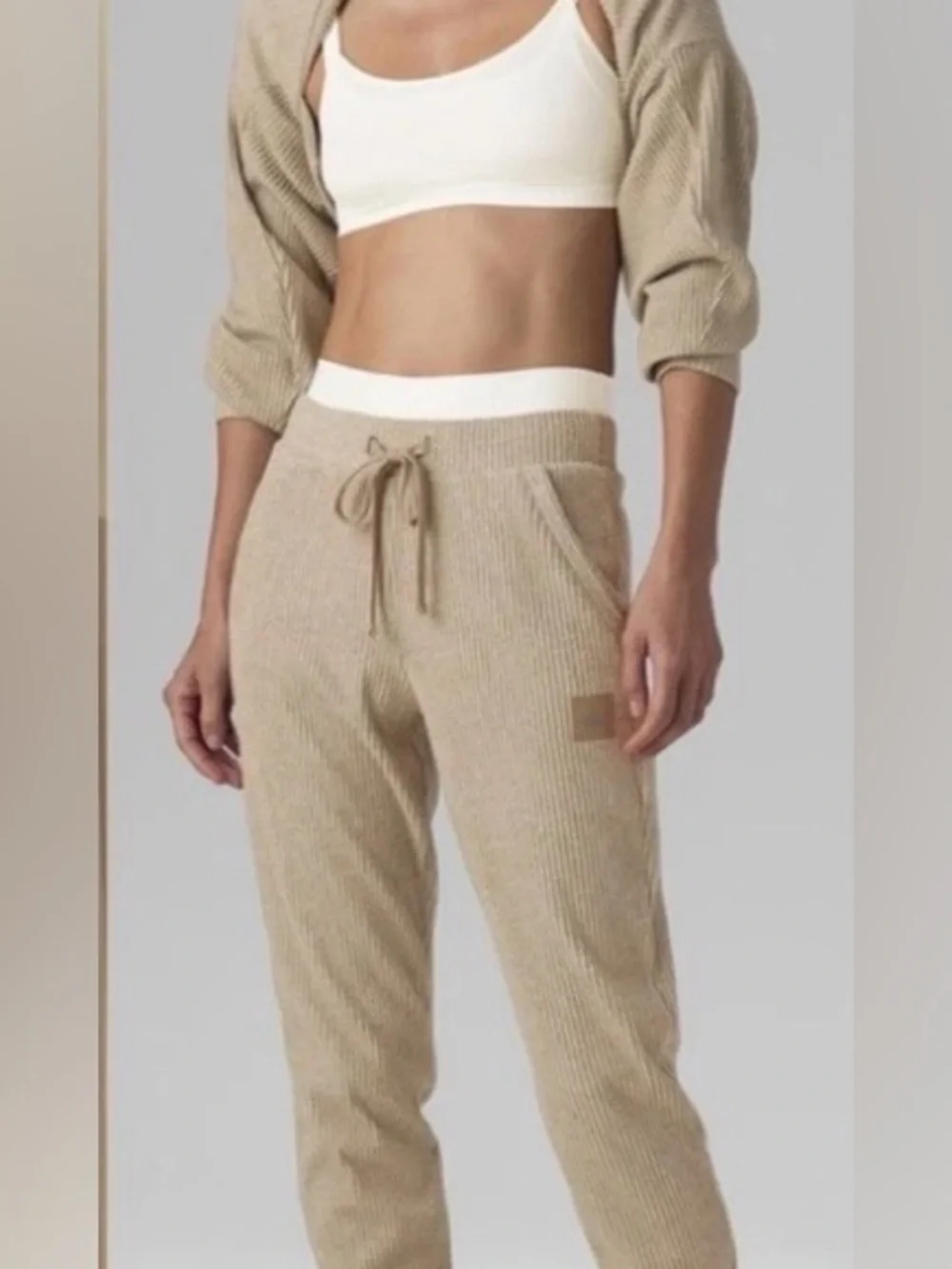 ALO Yoga Muse Sweatpants, size M - Picture 4 of 7